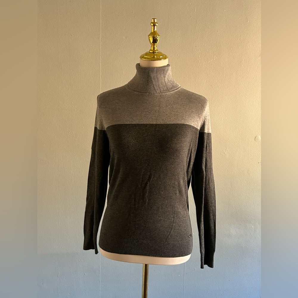 CALVIN KLEIN Two toned Turtleneck Sweater | Size: M - Picture 2 of 5